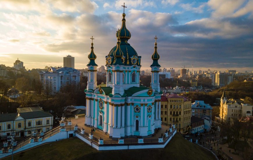 Андріївська церква та розкішна панорама Києва