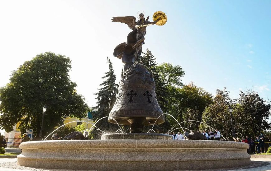 Фонтан зі скульптурою Архистратига Михаїла