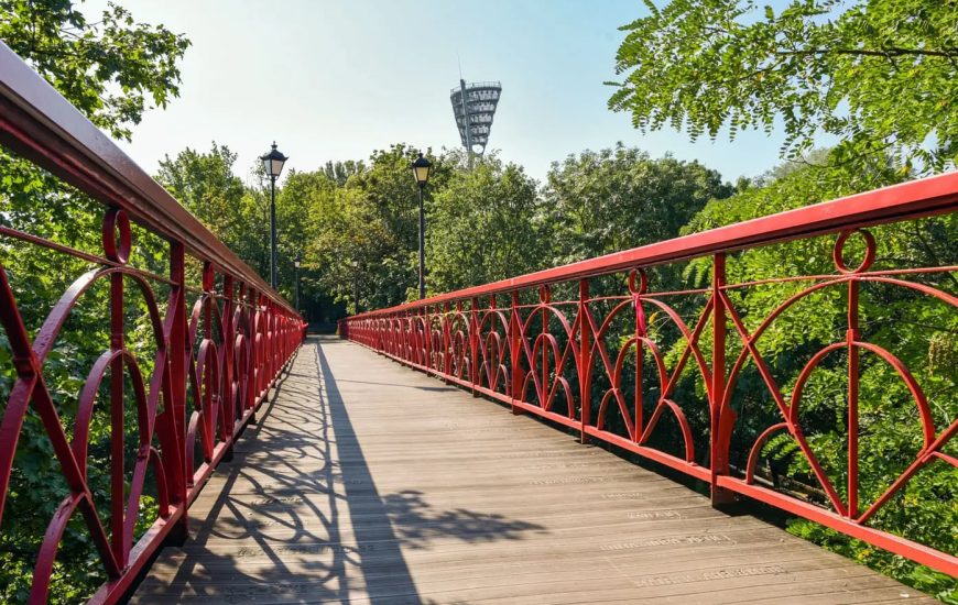 Міст закоханих у Маріїнському парку