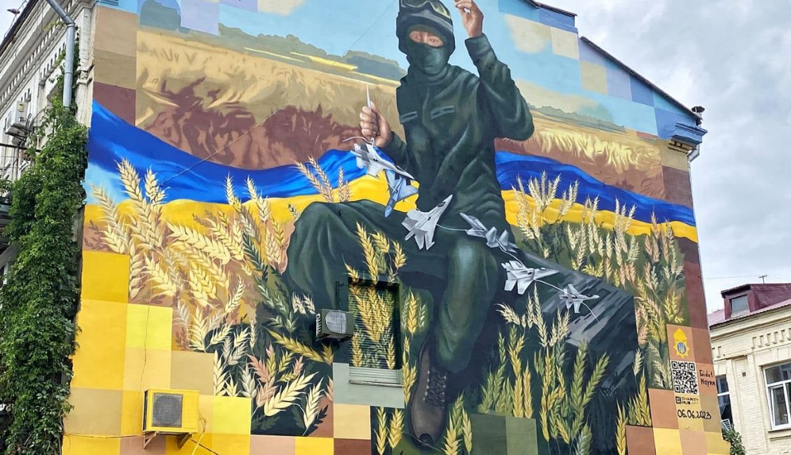 Мурал «Запорізький месник» на Подолі
