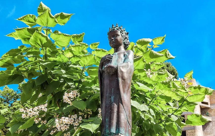 Пам’ятник Анні Ярославні