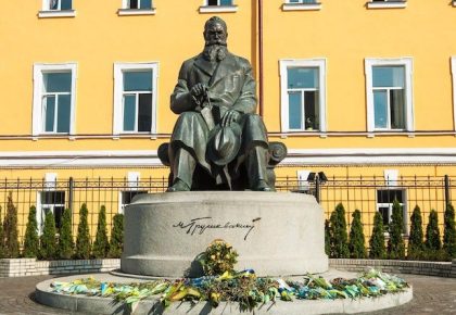 Пам'ятник Михайлові Грушевському