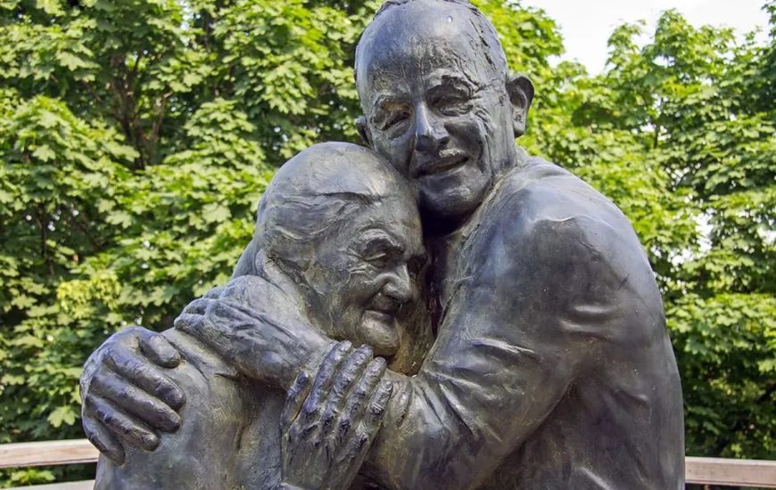 Пам'ятник вічному коханню у Києві
