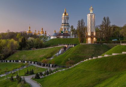 Вид на Києво-Печерську Лавру з парку Вічної Слави