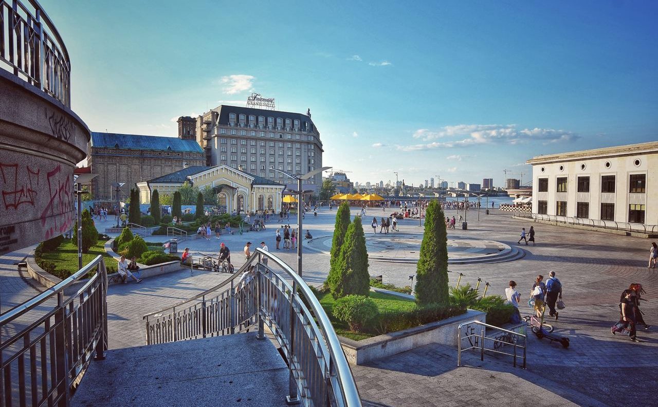 Поштовий будинок та Поштова площа у Києві