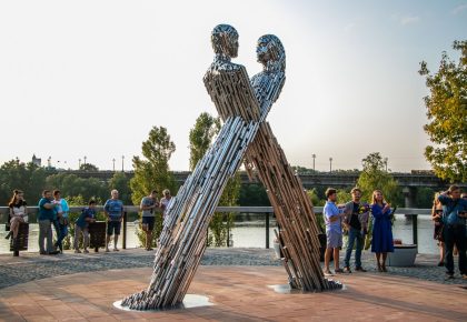 Скульптура Єднання у Києві