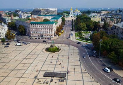 Вид з Софійської площі на Михайлівський Золотоверхий монастир