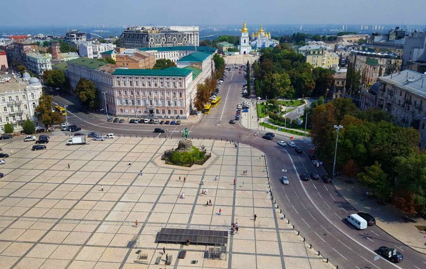Вид з Софійської площі на Михайлівський Золотоверхий монастир