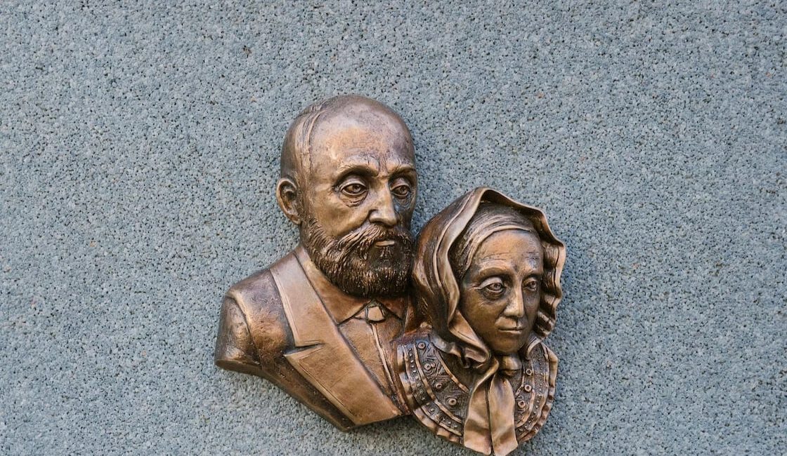 Міні-скульптура «Родина Ґалаґанів»