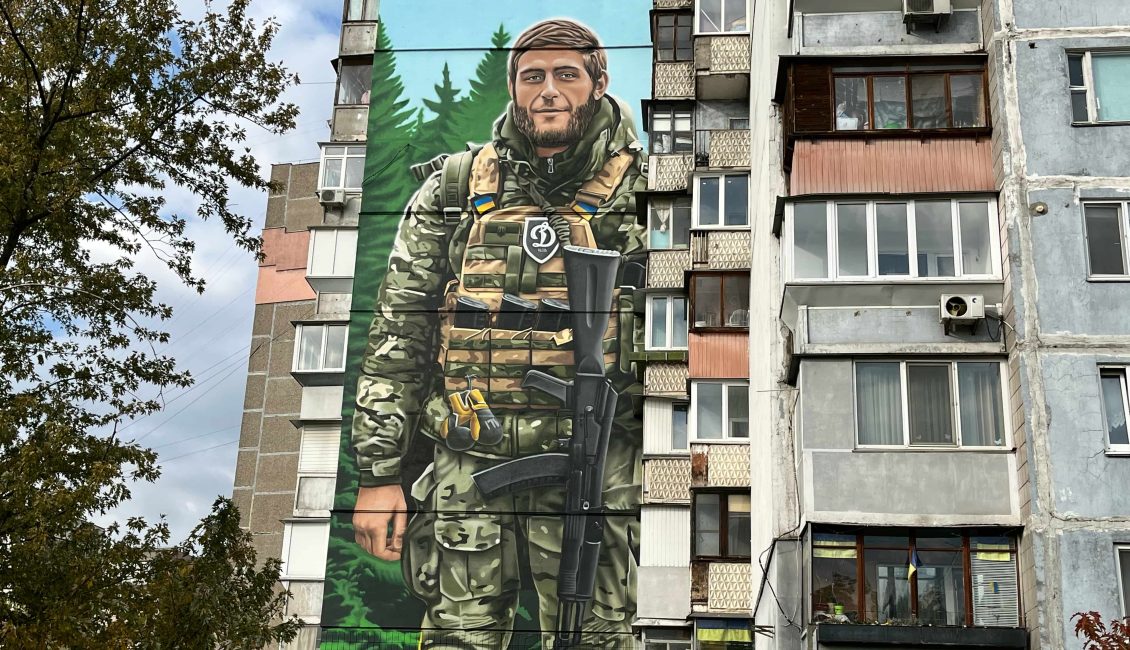 Мурал «Бути воїном – жити вічно» на проспекті Червоної Калини, 41/1