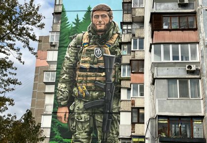 Мурал «Бути воїном – жити вічно» на проспекті Червоної Калини, 41/1